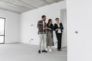 Achat revente immobilier : fiscalité et requalification